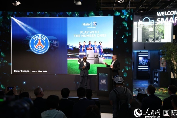 的观众通过, 球迷带来全 的观众通过, 球迷带来全